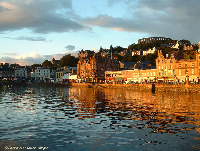 Sunset in the harbour of Oban.