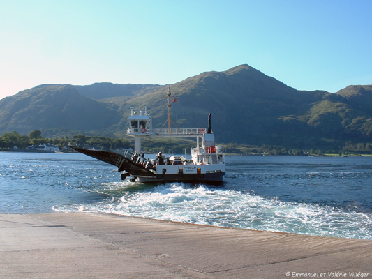 Le ferry de Corran traverse le Great Glen.