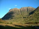 Les montagnes de Glencoe vues près Clachaig Inn.