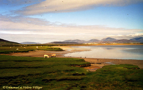 The beach of Scarista from the visitor center of Tuaobh Tuàth